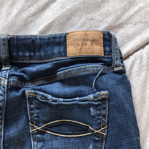 Abercrombie &  Finch Jeans - Picture 3 of 4
